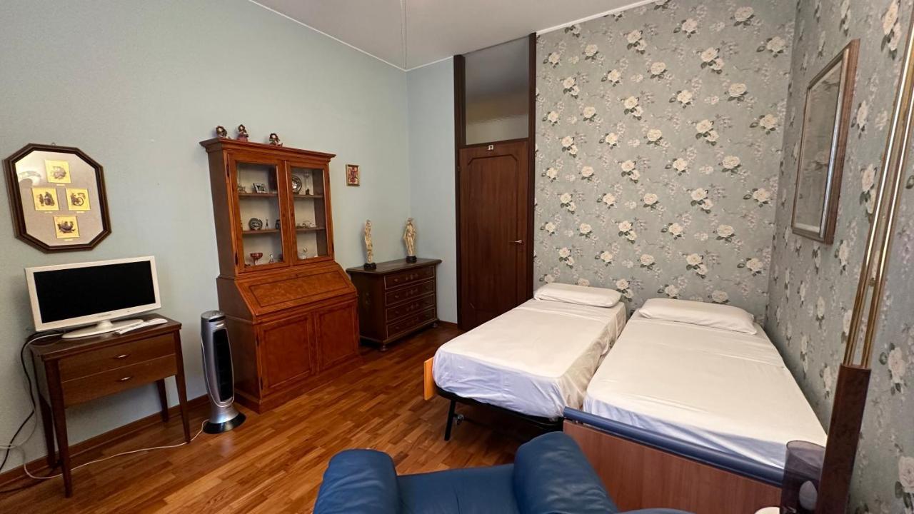 Dehomes - Two Bedrooms, Terrace, Wi-Fi, Tram To Centre & Rho Fiera Milánó Kültér fotó
