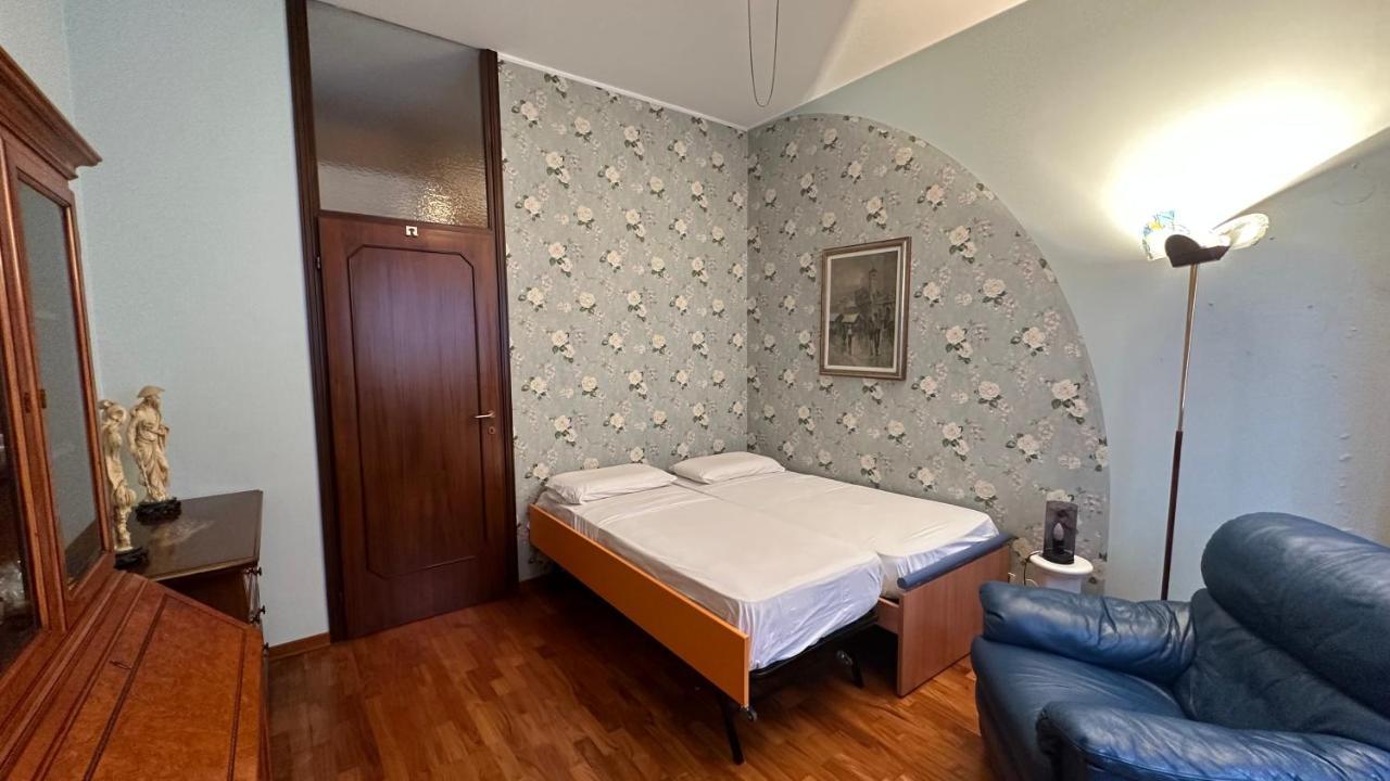 Dehomes - Two Bedrooms, Terrace, Wi-Fi, Tram To Centre & Rho Fiera Milánó Kültér fotó